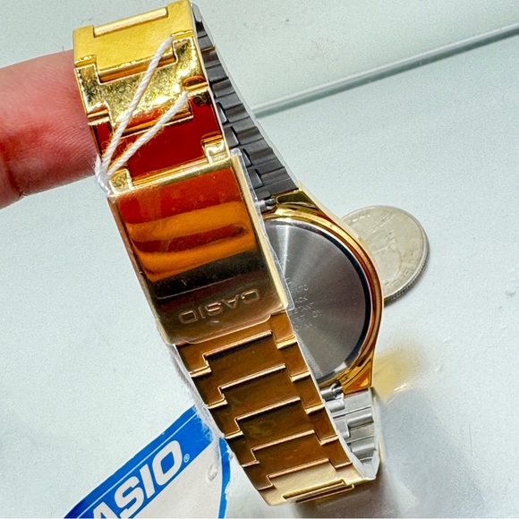 Casio Stainless Steel Watch
37mm Case in Diameter
New Battery Inside. - Picture 8 of 9